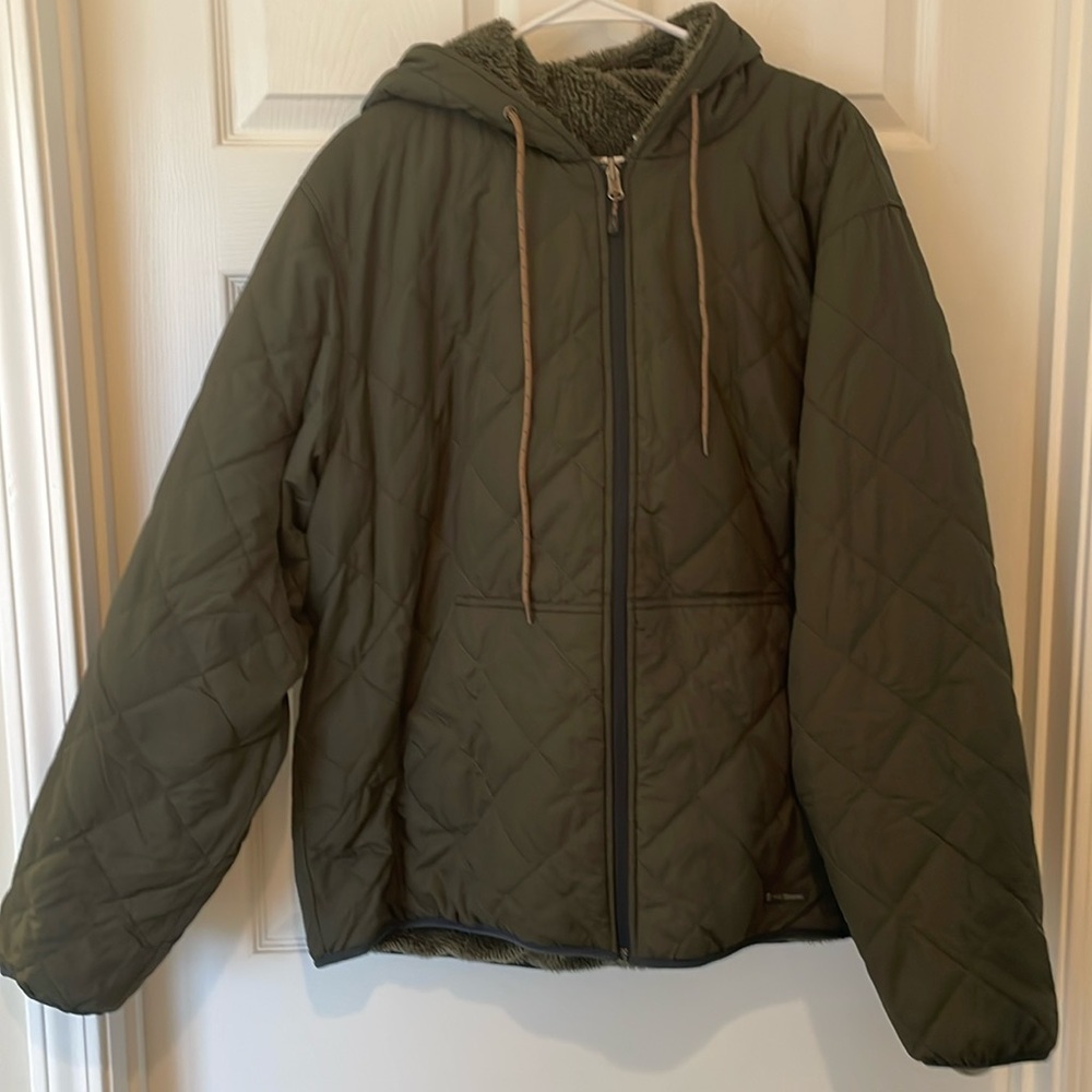 Olive green Sherpa lined quilted outdoor jacket with pockets and hood size XL